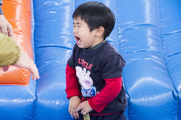 孩子鬧脾氣!4招讓無理取鬧孩子安靜下來.jpg 孩子鬧脾氣!4招讓無理取鬧孩子安靜下來.jpg