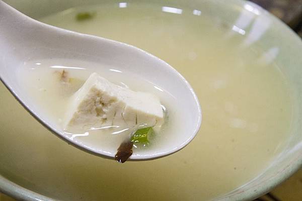 味噌洋蔥豆腐湯 暖胃增強抵抗力.jpg 味噌洋蔥豆腐湯 暖胃增強抵抗力.jpg