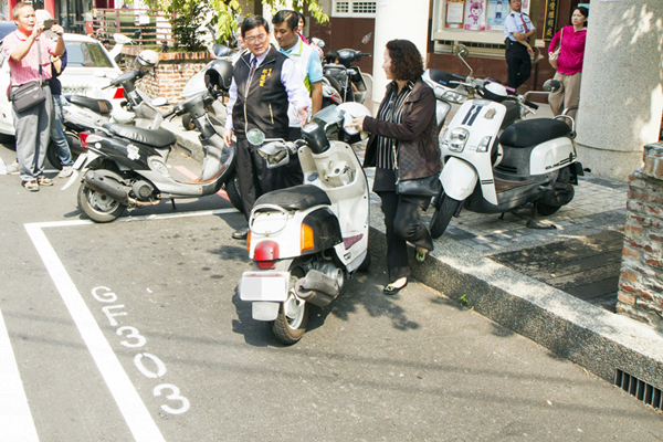 彰化市路邊停車收費成效會勘 彰警啟動專案強力取締違停1.png 彰化市路邊停車收費成效會勘 彰警啟動專案強力取締違停1.png
