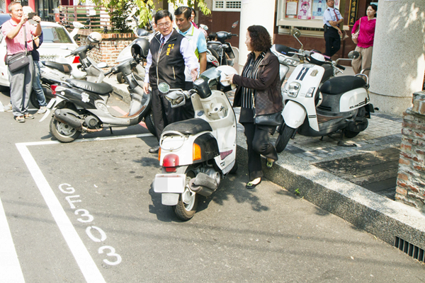 彰化市路邊停車收費成效會勘 彰警啟動專案強力取締違停1.png