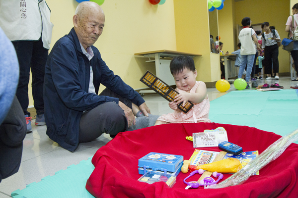 彰化市立圖書館閱讀起步走-親子抓週闖關活動3.png