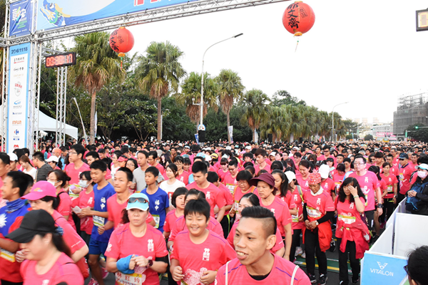 鹿港馬拉松熱情開跑 公益路跑盈餘捐彰化家扶2.png