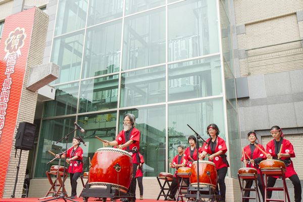 彰化秀傳延平大樓景觀電梯在成功社區表演太鼓熱鬧開場1.png 彰化秀傳延平大樓景觀電梯在成功社區表演太鼓熱鬧開場1.png