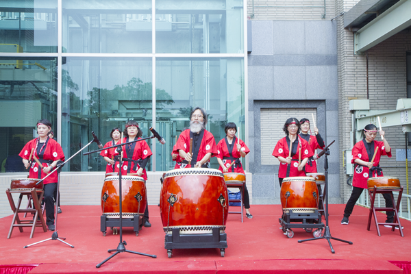 彰化秀傳延平大樓景觀電梯在成功社區表演太鼓熱鬧開場2.png 彰化秀傳延平大樓景觀電梯在成功社區表演太鼓熱鬧開場2.png