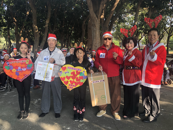 中彰榮家爺奶與家扶兒一起學貓叫 聖誕圓夢趴踢溫馨又熱鬧2.png 中彰榮家爺奶與家扶兒一起學貓叫 聖誕圓夢趴踢溫馨又熱鬧2.png