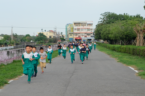 梧童盃路跑邁入第六年 梧鳳國小路跑兼環保淨路1.png