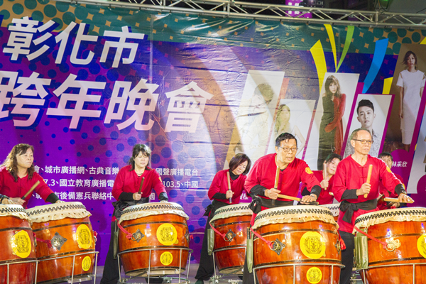 彰化市跨年晚會煙火秀臨時喊卡 紙製彩帶秀訴求歡樂兼環保2.png 彰化市跨年晚會煙火秀臨時喊卡 紙製彩帶秀訴求歡樂兼環保2.png