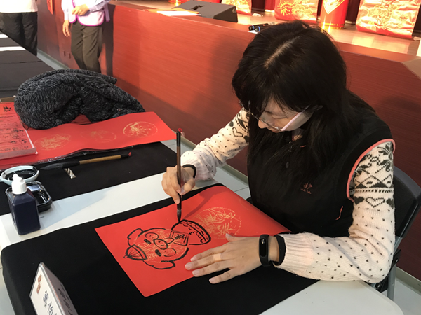 書法名家揮毫贈春聯 彰化生活美學館迎新春飄墨香2.png 書法名家揮毫贈春聯 彰化生活美學館迎新春飄墨香2.png