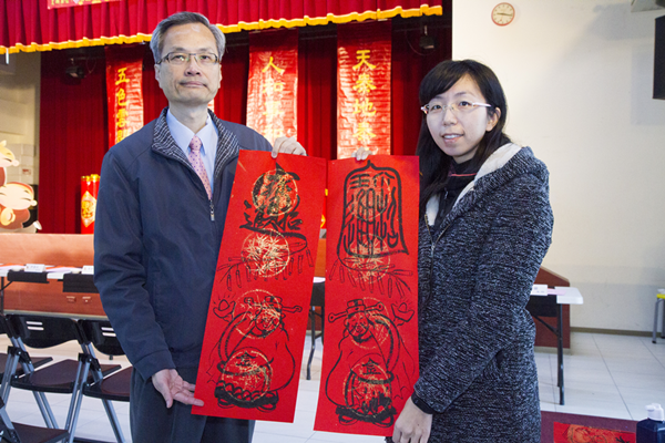 書法名家揮毫贈春聯 彰化生活美學館迎新春飄墨香1.png 書法名家揮毫贈春聯 彰化生活美學館迎新春飄墨香1.png