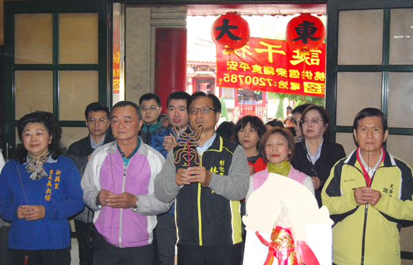 尾牙拜麻糬可黏錢 彰化市大東門福德祠舉行祝壽慶賀祭典2.png 尾牙拜麻糬可黏錢 彰化市大東門福德祠舉行祝壽慶賀祭典2.png