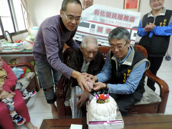 彰化榮服處啟動新春關懷列車 楊雨榮祝賀人瑞榮民壽辰3.png 彰化榮服處啟動新春關懷列車 楊雨榮祝賀人瑞榮民壽辰3.png