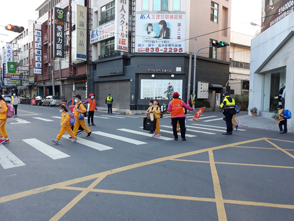 開學日員林警分局護童安心上學2.png 開學日員林警分局護童安心上學2.png