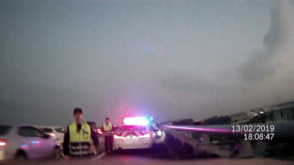 國道3號逆向狂飆騎士不要命 自撞攔檢遭捕獲2.png 國道3號逆向狂飆騎士不要命 自撞攔檢遭捕獲2.png