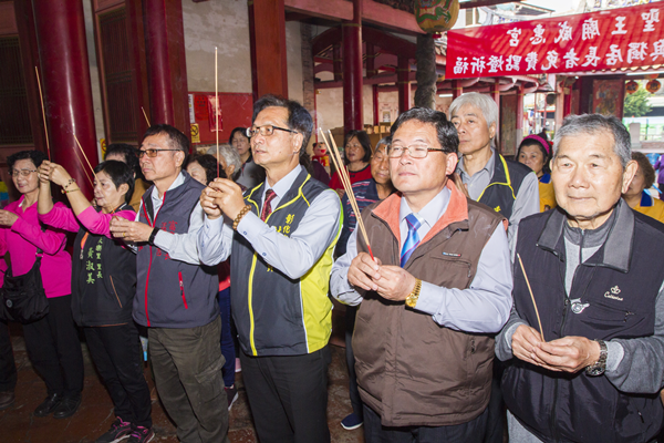 威惠宮點光明燈祈福 彰化市公所點亮低收入戶與獨居長者一片光明3.png