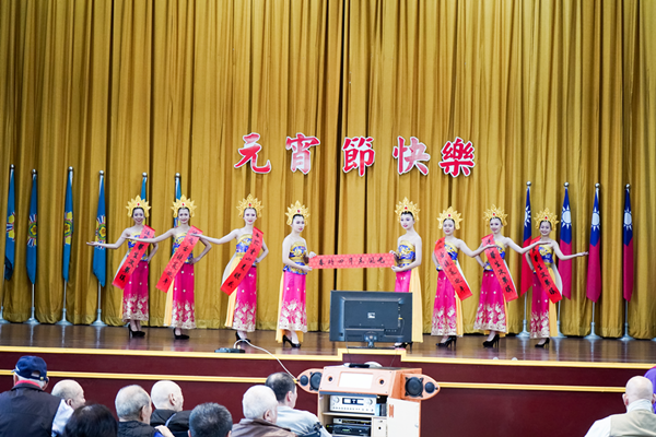 彰化榮家歡慶元宵節 達德商工學生表演娛樂榮民伯伯2.png 彰化榮家歡慶元宵節 達德商工學生表演娛樂榮民伯伯2.png