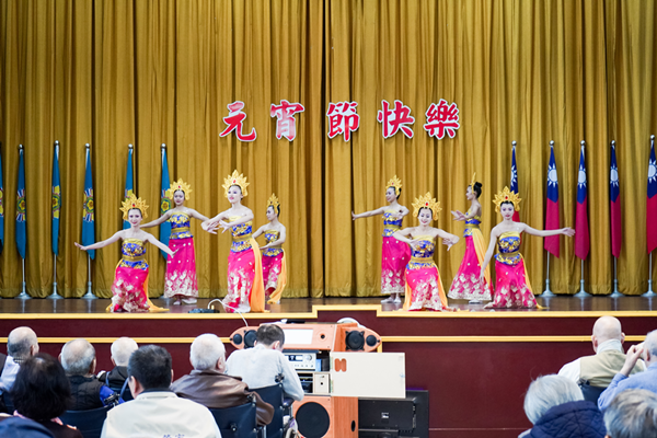 彰化榮家歡慶元宵節 達德商工學生表演娛樂榮民伯伯1.png 彰化榮家歡慶元宵節 達德商工學生表演娛樂榮民伯伯1.png
