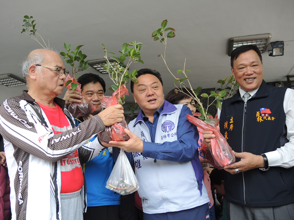 員林市公所響應植樹節 二千株樹苗兌換一空1.png 員林市公所響應植樹節 二千株樹苗兌換一空1.png