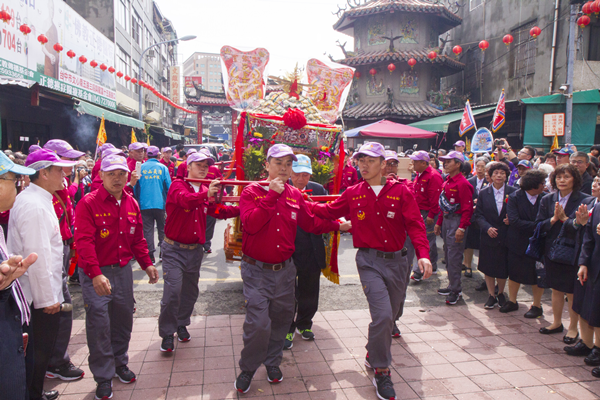 三月瘋媽祖 松山慈祐宮5千香客擠爆彰化南瑤宮11.png