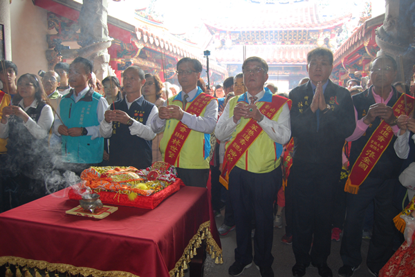 南瑤宮笨港進香在已重建14年的祖廟笨港天后宮舉行隆重的敬獻新龍袍祭典.png