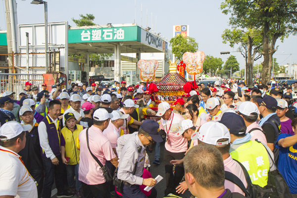 大甲媽祖遶境陣頭搶鑾轎 張瀚天揭密彰化搶轎文化4.png