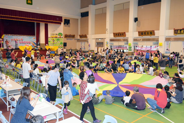 彰化縣兒童發展健康宣導 大手牽小手快樂齊步走1.png 彰化縣兒童發展健康宣導 大手牽小手快樂齊步走1.png