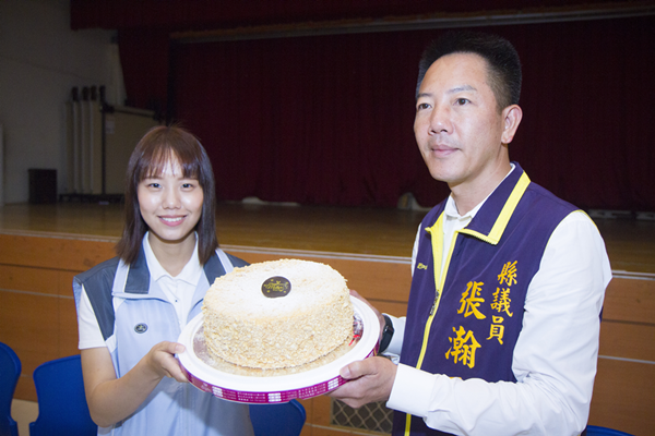 愛心蛋糕捐贈彰化市弱勢家庭 鐘芮妤與張瀚天攜手做愛心2.png 愛心蛋糕捐贈彰化市弱勢家庭 鐘芮妤與張瀚天攜手做愛心2.png