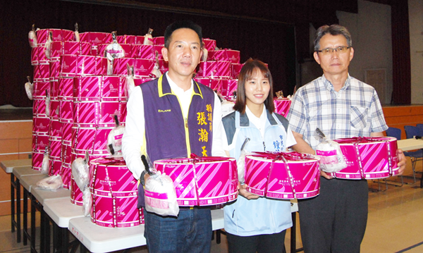 愛心蛋糕捐贈彰化市弱勢家庭 鐘芮妤與張瀚天攜手做愛心1.png 愛心蛋糕捐贈彰化市弱勢家庭 鐘芮妤與張瀚天攜手做愛心1.png