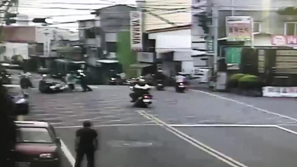 彰化大村鄉一家加油站遭男子持刀搶劫 彰警1小時火速逮到人1.png 彰化大村鄉一家加油站遭男子持刀搶劫 彰警1小時火速逮到人1.png
