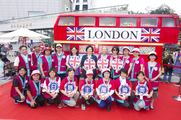 卦山3號文創市集熱潮延燒 英倫風扭蛋巴士進駐彰化市武德殿廣場2.png 卦山3號文創市集熱潮延燒 英倫風扭蛋巴士進駐彰化市武德殿廣場2.png