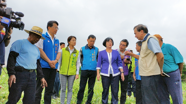 大雨重創彰化縣西瓜農 王惠美與柯呈枋偕農糧署到場勘災農損3.png