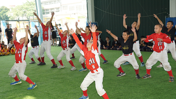 頂新和德「接棒未來」棒球公益 魏應充走訪彰化校園贈球具2.png 頂新和德「接棒未來」棒球公益 魏應充走訪彰化校園贈球具2.png