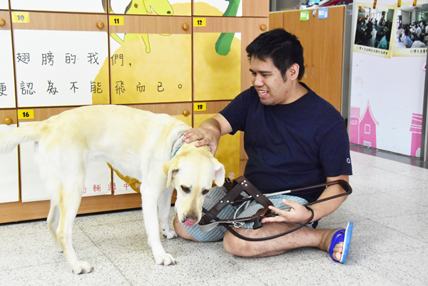 明道大學善盡有愛無礙友善 籲看見服役導盲犬遵守三不一問原則3.png