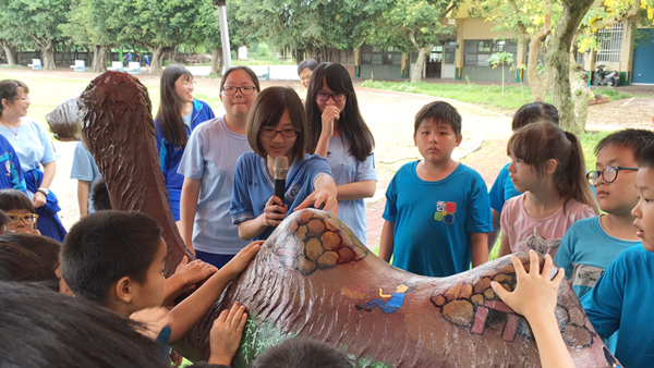 香田國小竟有「動物園」二林高中美術社同學為動物雕像彩繪新妝2.png