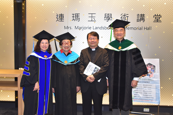 92歲的周楊英(左二)是彰基副院長周志中醫師(右一)的母親,就讀松年大學已經15年,是班上年紀最長的學生。.png 92歲的周楊英(左二)是彰基副院長周志中醫師(右一)的母親,就讀松年大學已經15年,是班上年紀最長的學生。.png