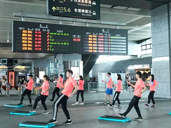 彰師大高齡運動團隊快閃 藝起來高鐵運動99健康991.png 彰師大高齡運動團隊快閃 藝起來高鐵運動99健康991.png
