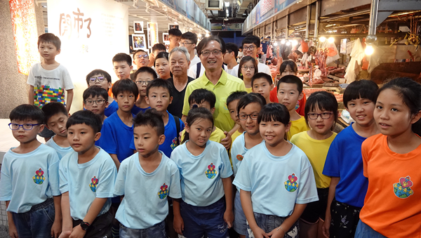 南郭國小資優班在彰化市南門市場辦展覽 開市了~打開你的市覺2.png 南郭國小資優班在彰化市南門市場辦展覽 開市了~打開你的市覺2.png