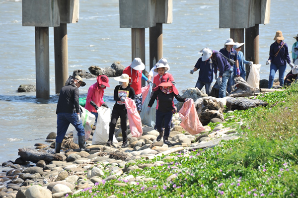 彰化縣響應世界海洋日用淨灘行動守護地球愛護海洋2.png 彰化縣響應世界海洋日用淨灘行動守護地球愛護海洋2.png