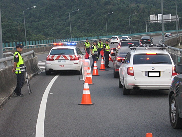 國道警察第七大隊取締酒駕大執法 酒駕7月新罰籲用路人別抱僥倖心態3.png