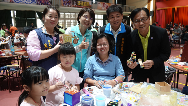 彰化市公所舉辦腳踏車馬賽克拼貼親子DIY創作 矽品公司贊助促進親子感情2.png 彰化市公所舉辦腳踏車馬賽克拼貼親子DIY創作 矽品公司贊助促進親子感情2.png