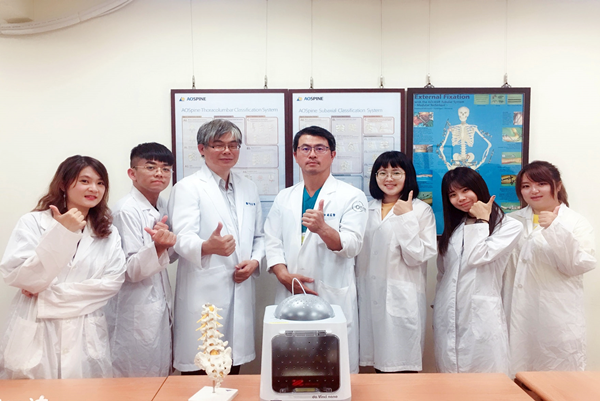 大葉大學攜手秀傳醫院產學合作 研發3D列印脊椎融合器造福病患1.png 大葉大學攜手秀傳醫院產學合作 研發3D列印脊椎融合器造福病患1.png