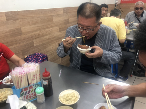 全國總工會交流接地氣 陳杰包遊覽車推廣彰化爌肉飯1.png 全國總工會交流接地氣 陳杰包遊覽車推廣彰化爌肉飯1.png