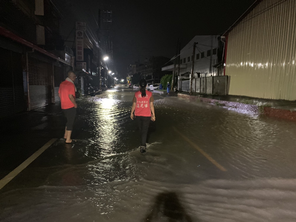 彰化整夜遭受暴雨轟炸淹水成災 彰化縣府持續關心水情監控協助1.png 彰化整夜遭受暴雨轟炸淹水成災 彰化縣府持續關心水情監控協助1.png