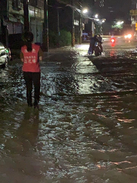 彰化整夜遭受暴雨轟炸淹水成災 彰化縣府持續關心水情監控協助2.png 彰化整夜遭受暴雨轟炸淹水成災 彰化縣府持續關心水情監控協助2.png