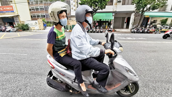 騎機車不戴口罩暴露空汙環境 台中牧師夫婦雙雙染肺腺癌2.png