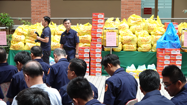 天峰慈善會十年關愛始終如一 警民合作關懷弱勢族群捐贈物資4.png