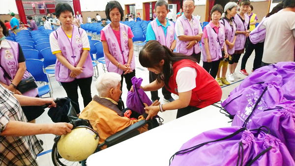 彰化市延平里里長陳雯嘉發放寒士就業包.png