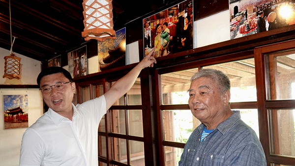 龔顯森攝影展在鹿港鎮史館 鏡頭下光影舞動鹿港龍山寺1.png