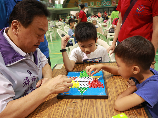 員林市長盃跳棋趣味競賽 逾200多位好手對弈1.png