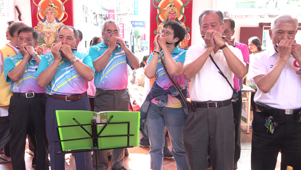 彰化開化寺觀世音菩薩出家紀念祭典 快閃口琴演奏祝賀8.png