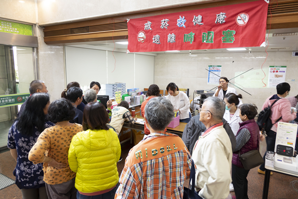 二基醫院響應世界肺阻塞日 戒菸救健康、遠離肺阻塞4.png